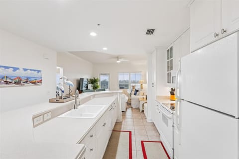 Kitchen at 504 North Shore Place