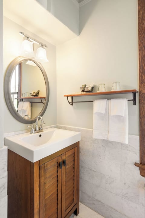 Standard Double Room, Ensuite (Room 25 - Full/Twin) | Bathroom | Hair dryer, towels