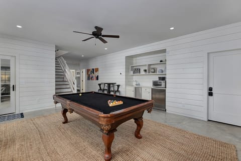 pool table | wet bar | TV | lake view