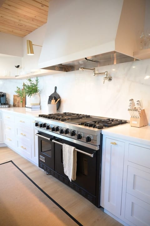 Viking gas range and oven