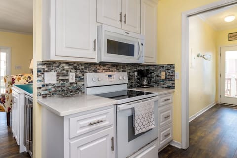 18 Kitchen 2 - 1st flr