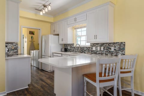 18 Kitchen 1 - 1st flr