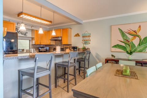 Spacious full kitchen with stainless steel appliances