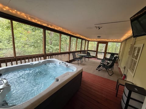 Indoor spa tub