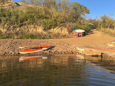 Direct water access from backyard. 4 kayaks included with rental.