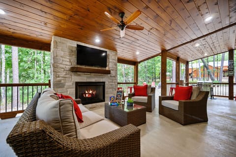 SPACIOUS BACK PATIO