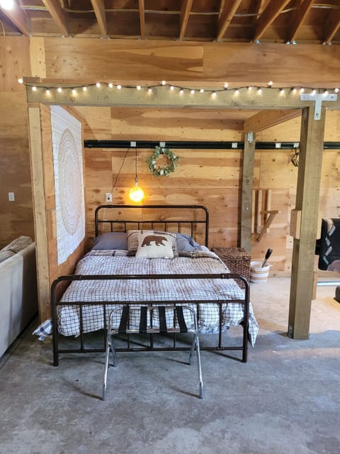 Queen bedroom on main level.