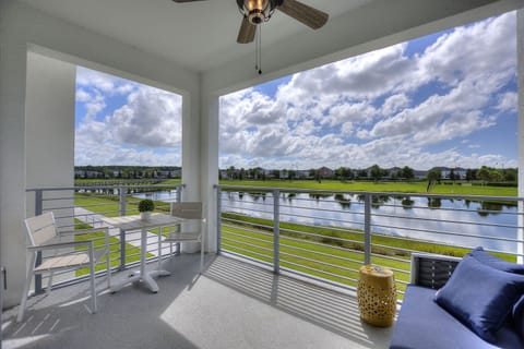 The balcony with a stunning lake view