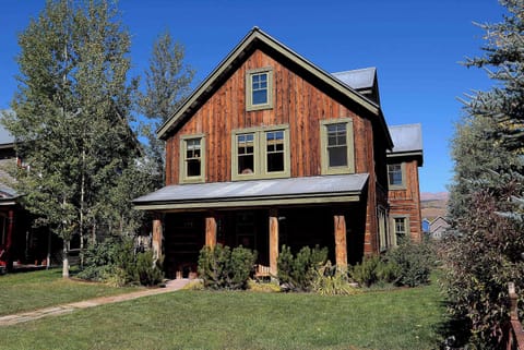 Elk Ave Luxury