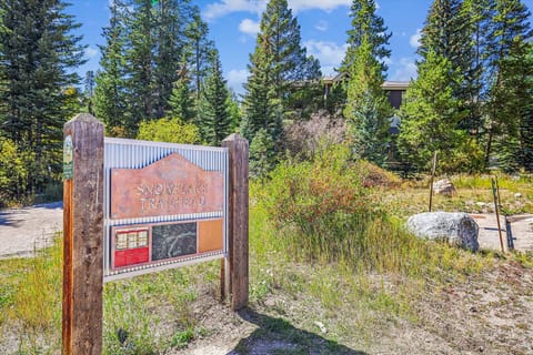 Snowflake lift trail