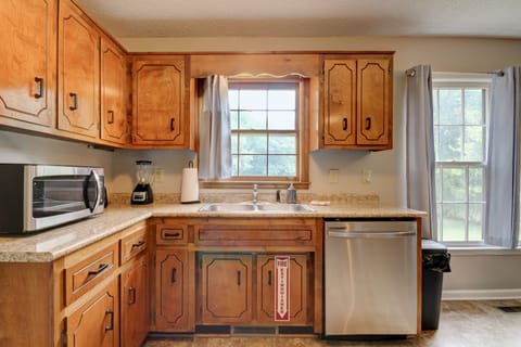 Full Kitchen Dishwasher(Complimentary Pods) Range, Refrigerator, microwave. 