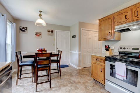 Breakfast Nook Dining Area 2