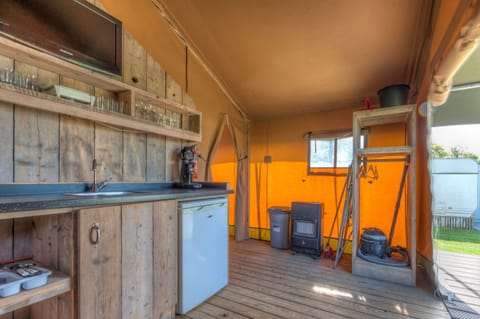 Tent | Private kitchen | Freezer