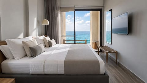 Executive Room | In-room safe, desk, soundproofing, iron/ironing board