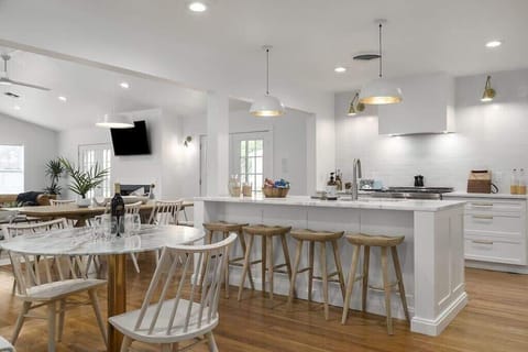 Plenty of room for everyone to dine