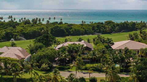 Casa Yaya - Ocean view villa with chef, staff, golf cart, heated pool & jacuzzi (6916)