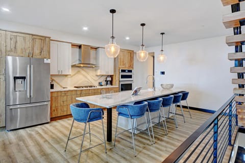 Large Kitchen Area with Island Seating for 6