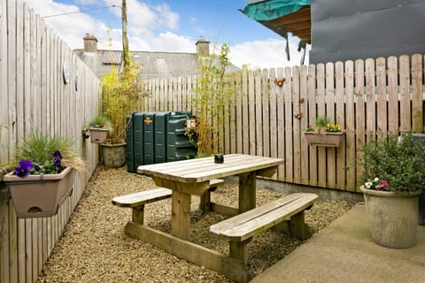 Enjoy alfresco meals on the outdoor picnic table.