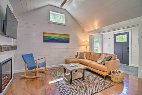 Bondville Vacation Rental | 3BR | 2BA | 1,340 Sq Ft | Stairs Required