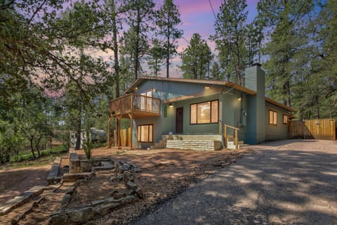 Welcome to Elkchanted Inn Pine! Newly remodeled spacious and stylish cabin.