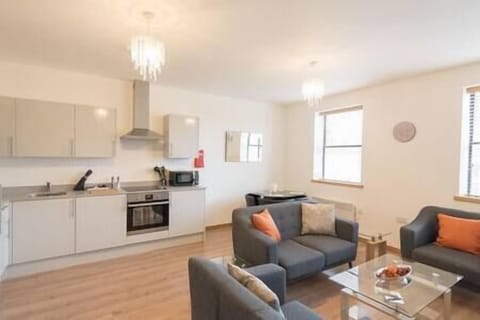 Luxury Two Bedroom Apartment, plenty of parking in Swindon