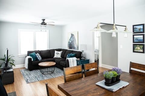 Welcome! Get comfy on the cozy sectional in this open, airy and bright space.
