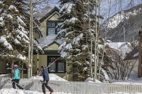 1.0-telluride-heritage-house-winter-ext
