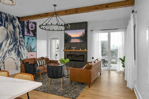 Music-inspired lounge with stunning natural light, stylish décor, and the perfect vibe for your Nashville getaway.