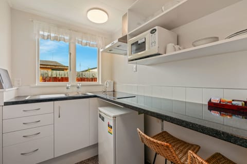 Classic Studio | Private kitchenette | Coffee/tea maker, microwave, stovetop, electric kettle