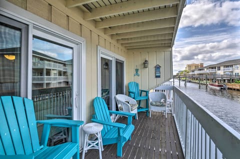 Destin Vacation Rental | 2BR | 2BA | 950 Sq Ft | Few Stairs to Enter | 1 Story