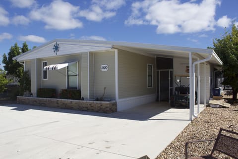 drive way big enough for 4 cars or 2 cars and your boat trailer