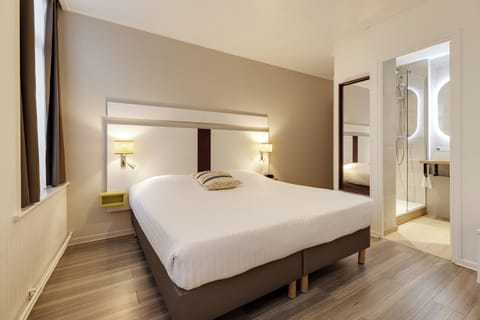 Superior Twin Room | In-room safe, desk, soundproofing, iron/ironing board