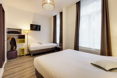 Family Room | In-room safe, desk, soundproofing, iron/ironing board