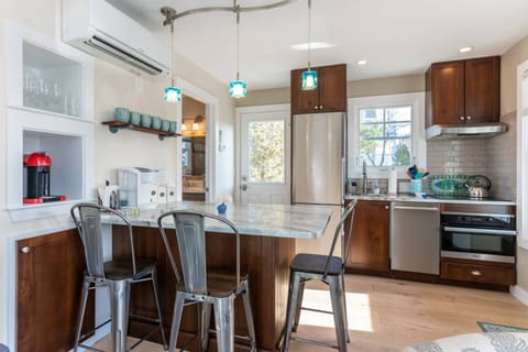 Coffee at the breakfast bar or on the veranda - watch the Blue Herons soar past