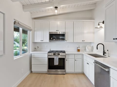 Full kitchen: Keurig, fridge, stove/oven, plates and utensils ,dishwasher