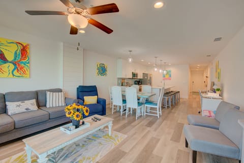 Modern Madeira Beach condo with open living & dining area