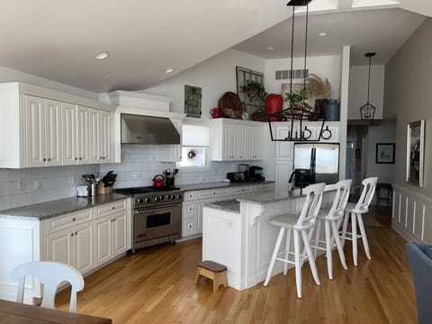 Kitchen area, Kitchen Island