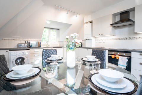 Deluxe Apartment, Private Bathroom, City View (2 bed 2 bath penthouse) | Dining