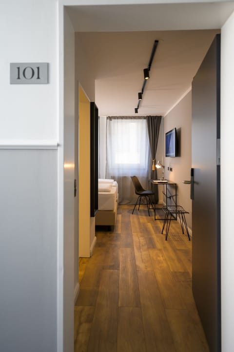 Double Room | Hypo-allergenic bedding, desk, blackout drapes, soundproofing