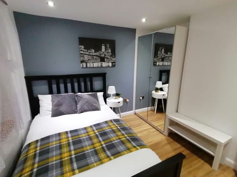 Apartment | 2 bedrooms, iron/ironing board, free WiFi, bed sheets