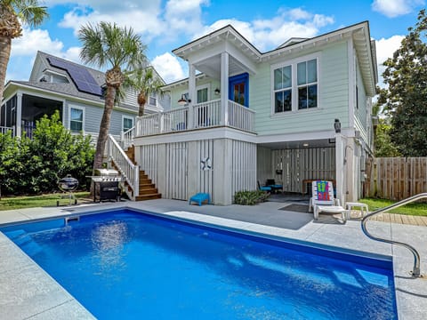 Welcome to Oyster Shooter! Sparkling private pool in backyard with optional heat in colder months.
