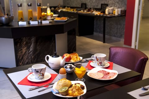 Daily buffet breakfast for a fee
