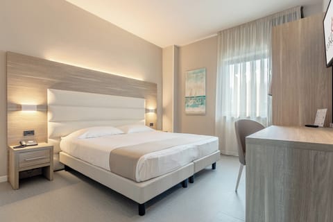 Superior Double Room Single Use | Minibar, in-room safe, desk, laptop workspace