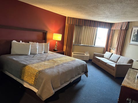 Standard Room, 1 King Bed | Premium bedding, Tempur-Pedic beds, desk, laptop workspace