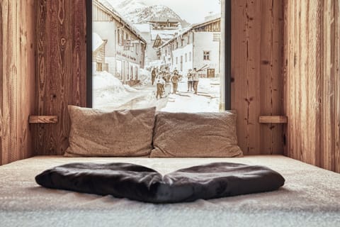 Couples treatment rooms, sauna, hot tub, Turkish bath, body treatments