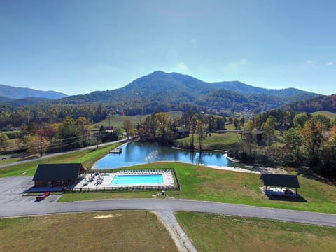 Gypsy Road - Community Pool and Fishing Pond