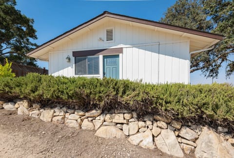 Outside of the Heartview Cottage