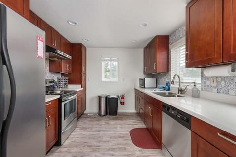 Part of the kitchen 2/2