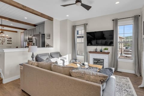 Beautiful, spacious front room with lots of natural lighting. 