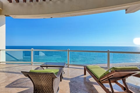 Panoramic Condo | Terrace/patio